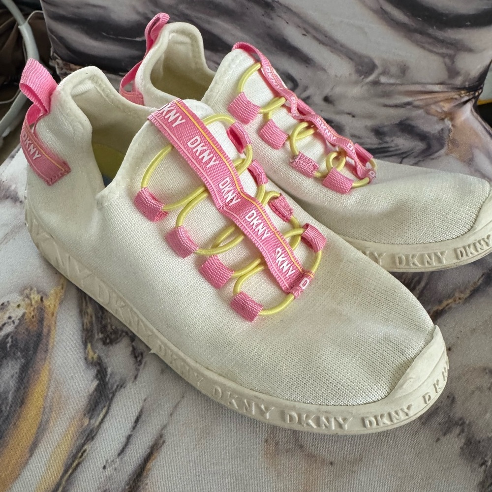 DKNY Kids Sneakers in Cream and Pink